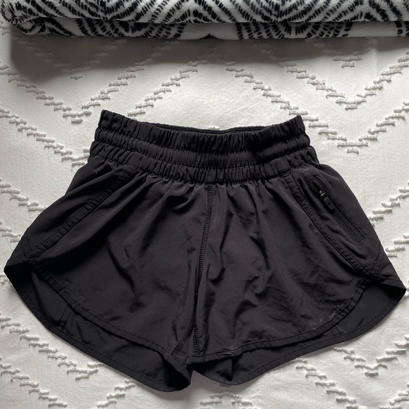 lululemon shorts - Picture 3 of 5